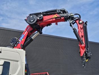 Scania R590 V8 8x2 / HMF 9520 - JIB - WINCH / TRACTOR
